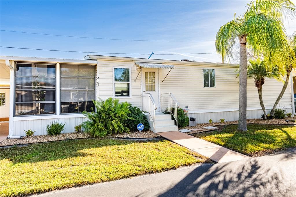 2103 LAKE LINDA CIRCLE LUTZ, FL 33558