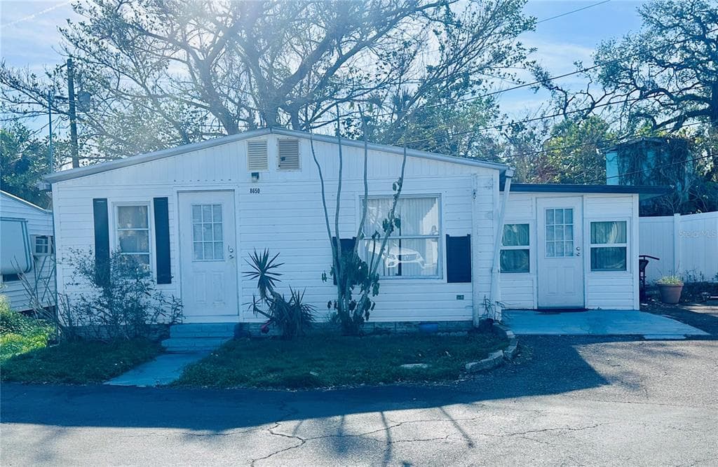 8650 42ND PLACE N UNIT 16 ST PETERSBURG, FL 33709