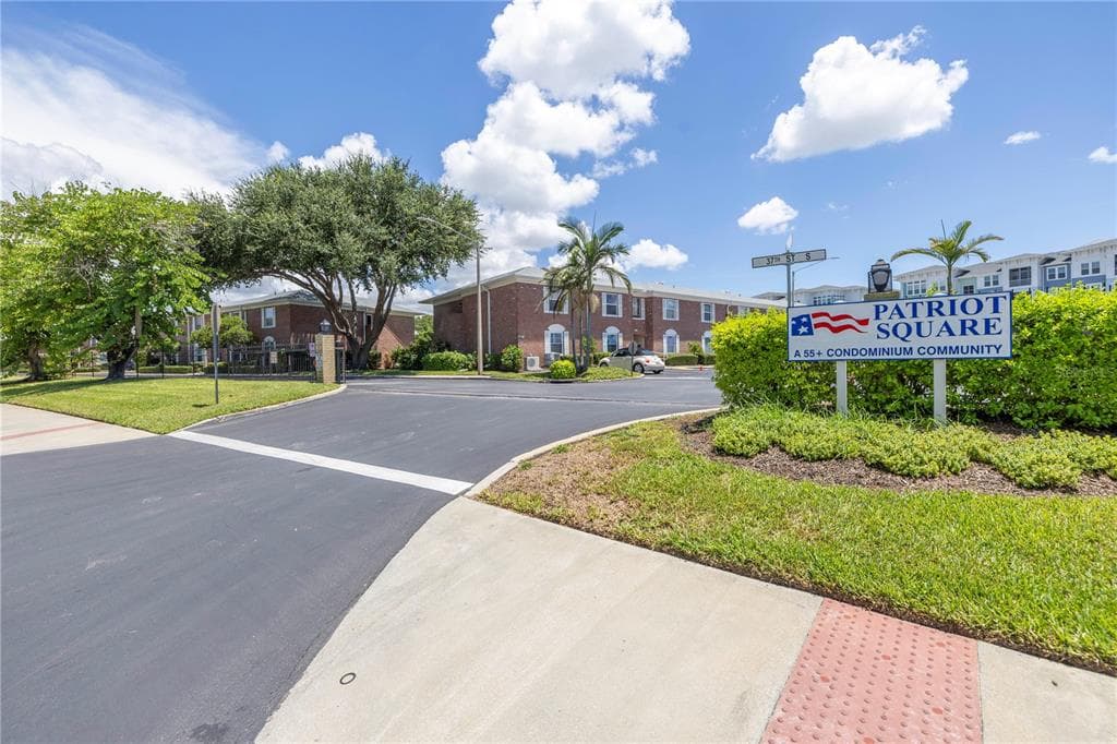 3515 41ST TERRACE S UNIT 221 ST PETERSBURG, FL 33711