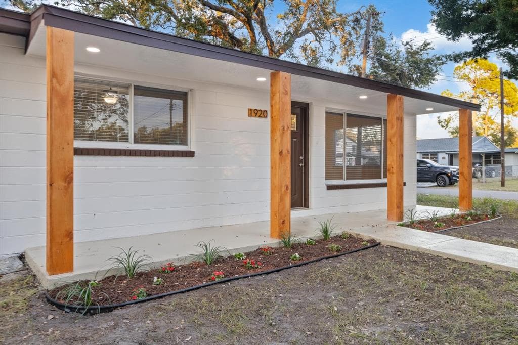 1920 E SHADOWLAWN AVENUE TAMPA, FL 33610