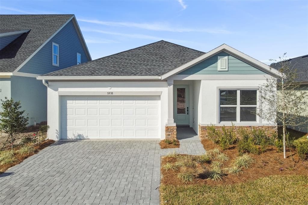 5938 BRISTLE OAK STREET MOUNT DORA, FL 32757
