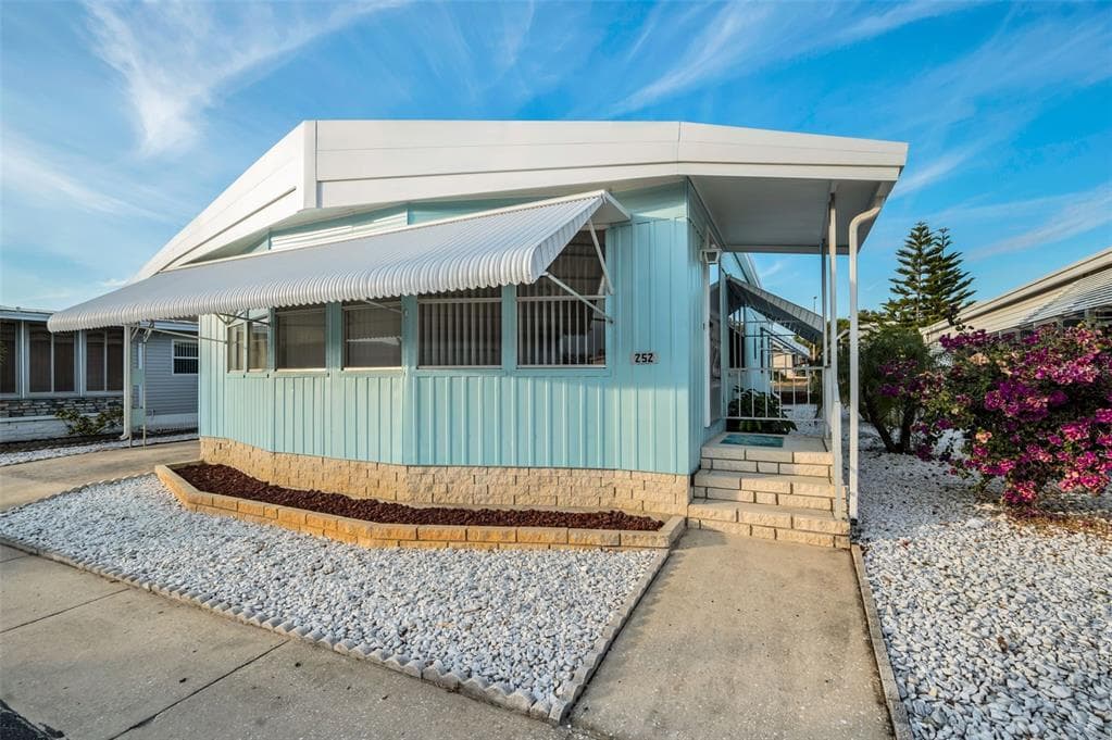 3301 ALT 19 UNIT 252 PALM HARBOR, FL 34683