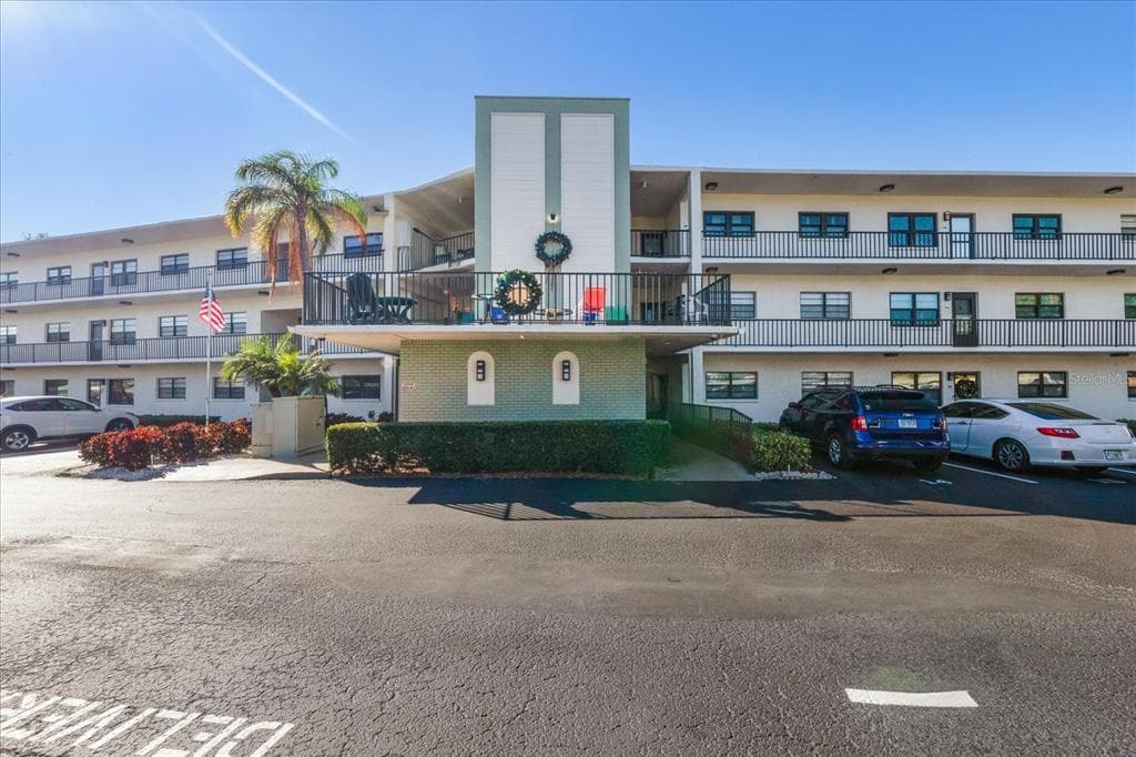 5980 TERRACE PARK DR N UNIT 113 ST PETERSBURG, FL 33709