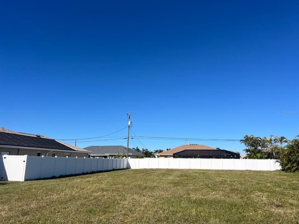 313 SE 31ST TERRACE CAPE CORAL, FL 33904