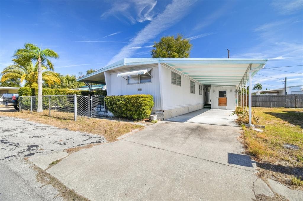 2020 ROSELAWN DRIVE HOLIDAY, FL 34691