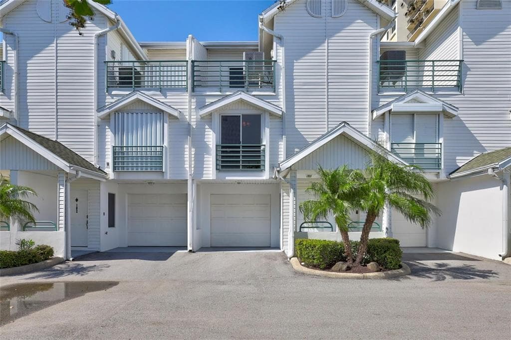 320 ISLAND WAY UNIT 609 CLEARWATER BEACH, FL 33767