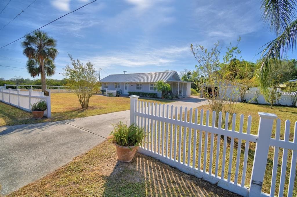 118 ACACIA WALK LAKE WALES, FL 33898