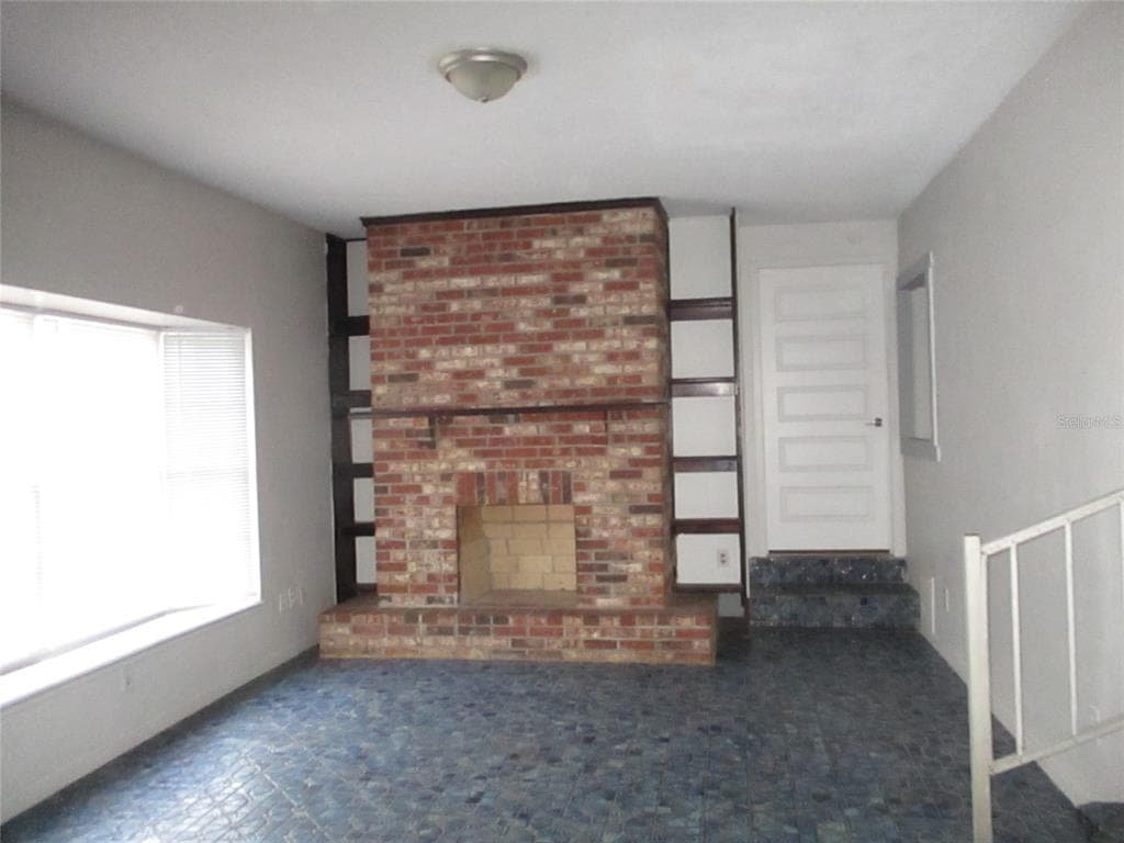 5304 HILLSBOROUGH CIRCLE TAMPA, FL 33610