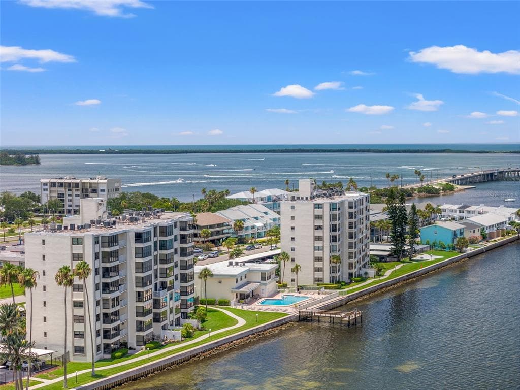 300 WOODETTE DRIVE UNIT 303D DUNEDIN, FL 34698