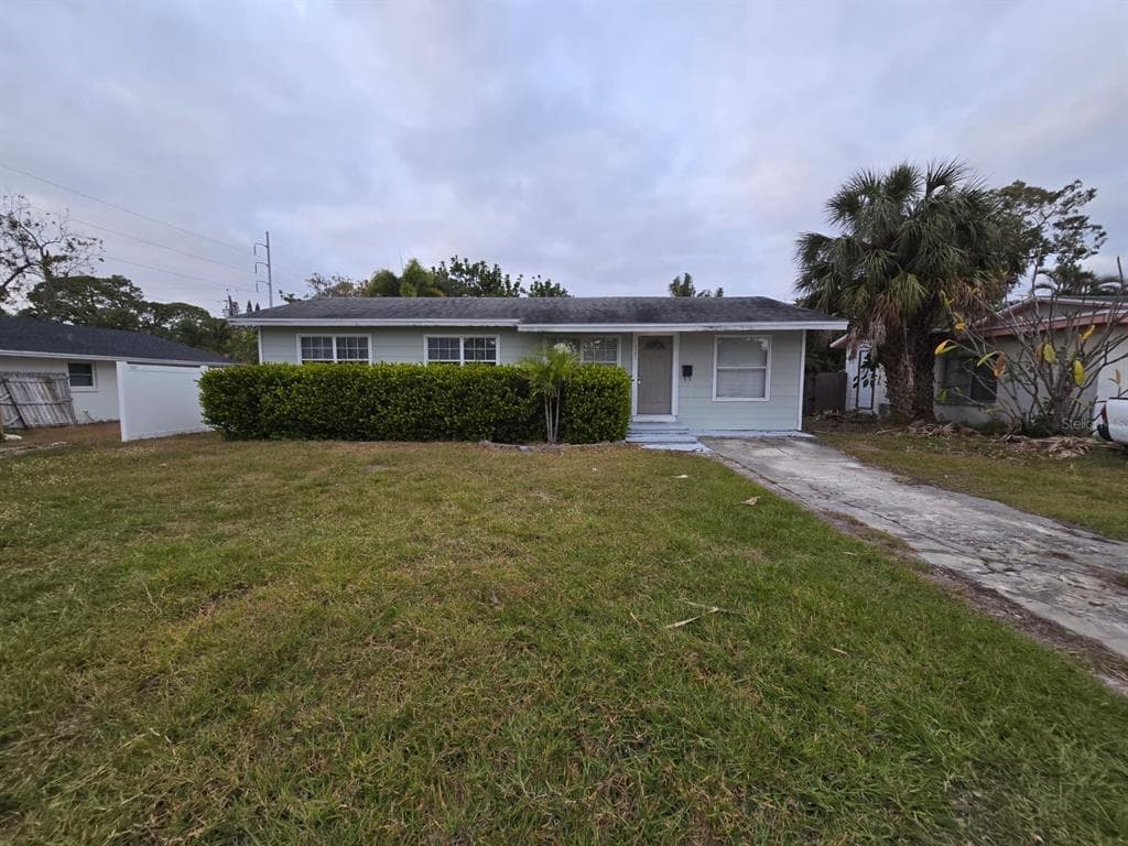 121 PERSHING STREET NE ST PETERSBURG, FL 33702