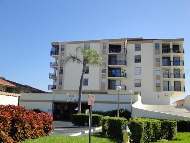 6051 SUN BOULEVARD UNIT 305 ST PETERSBURG, FL 33715