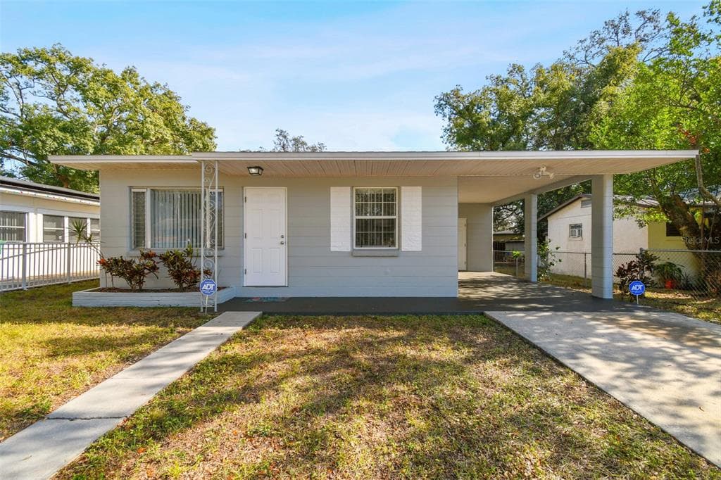 8509 EL PORTAL DRIVE TAMPA, FL 33604
