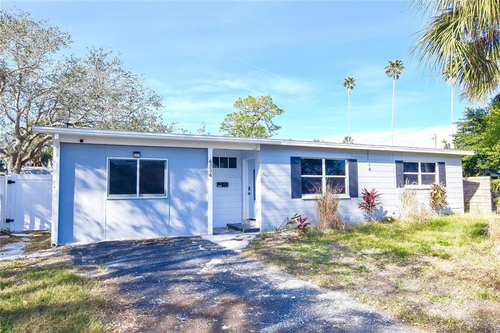 4234 HARRISBURG STREET NE ST PETERSBURG, FL 33703