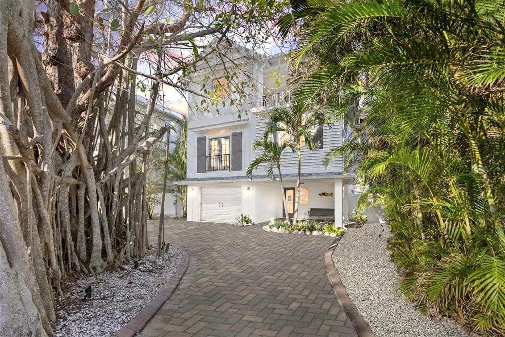 122 WHITE AVENUE ANNA MARIA, FL 34216