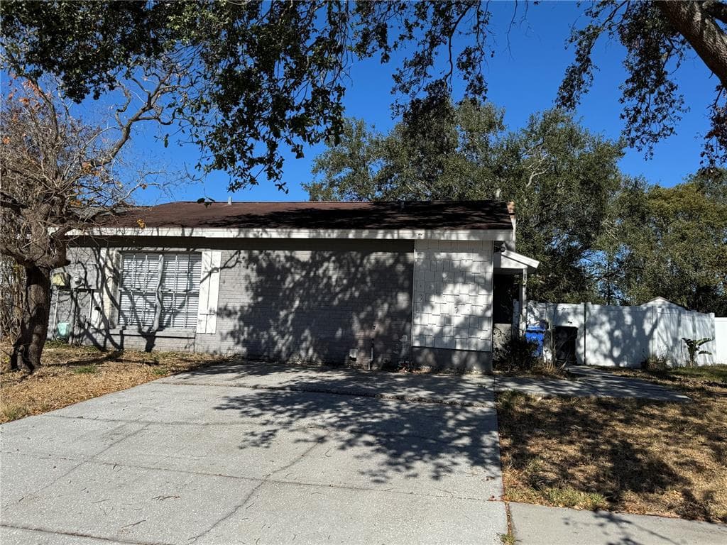 1227 MOHRLAKE DRIVE BRANDON, FL 33511