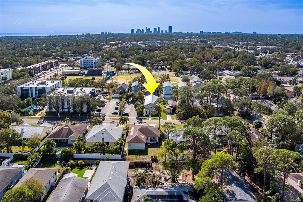 208 47TH AVENUE N ST PETERSBURG, FL 33703