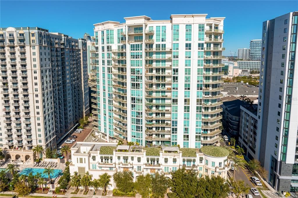 450 KNIGHTS RUN AVENUE UNIT 1102 TAMPA, FL 33602