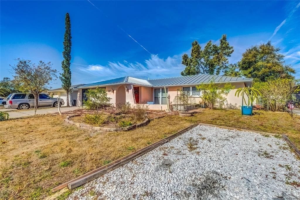 7427 ISLE DRIVE PORT RICHEY, FL 34668