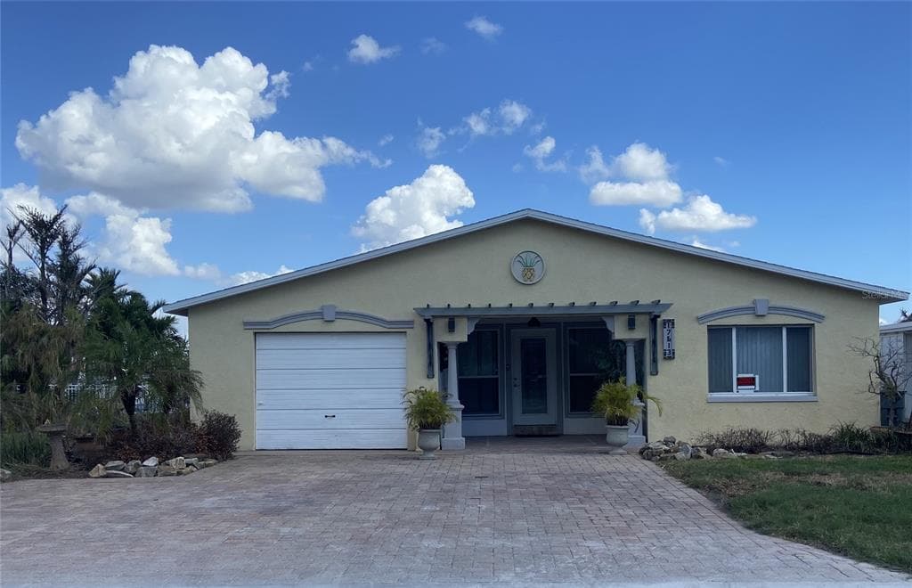17613 1ST STREET E REDINGTON SHORES, FL 33708