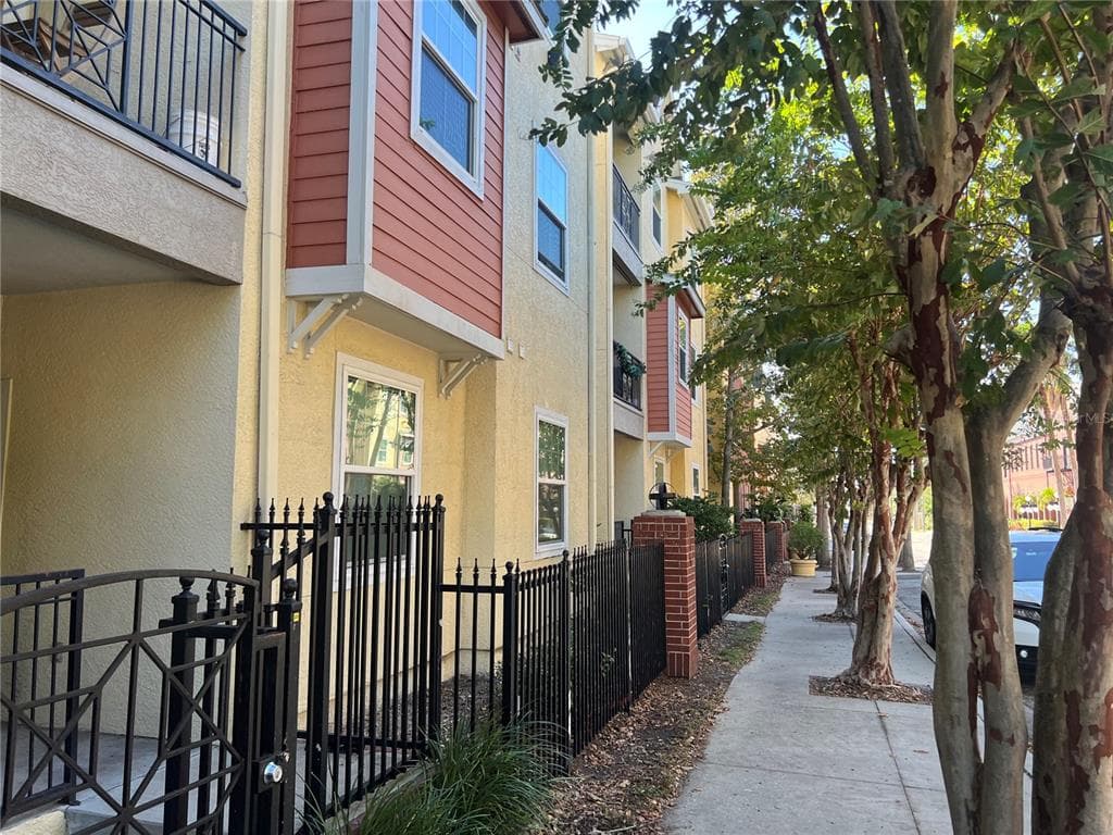1910 E PALM AVENUE UNIT 11304 TAMPA, FL 33605