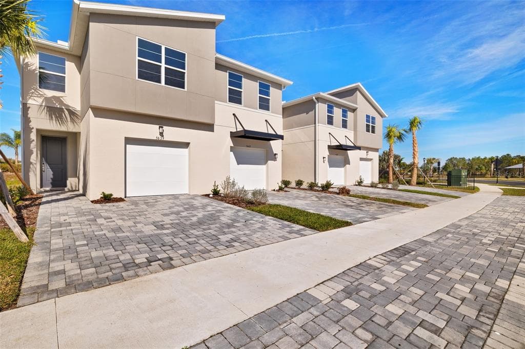 5639 BROOKLET WOODS DRIVE WESLEY CHAPEL, FL 33545