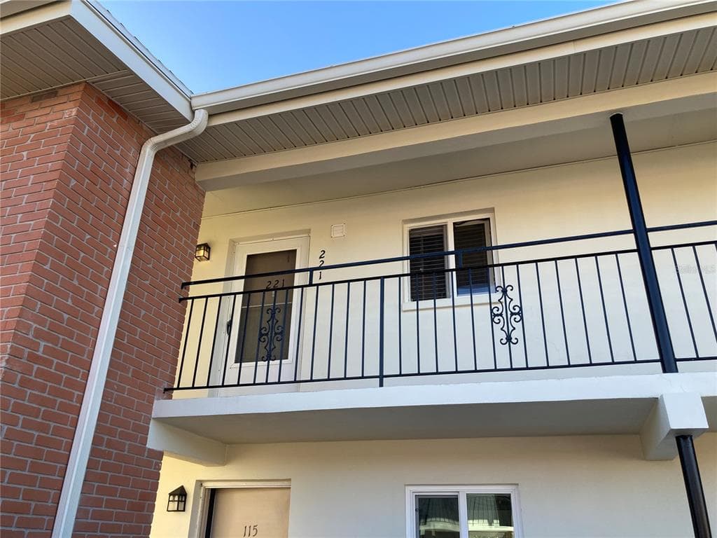 4510 OVERLOOK DRIVE NE UNIT 221 ST PETERSBURG, FL 33703
