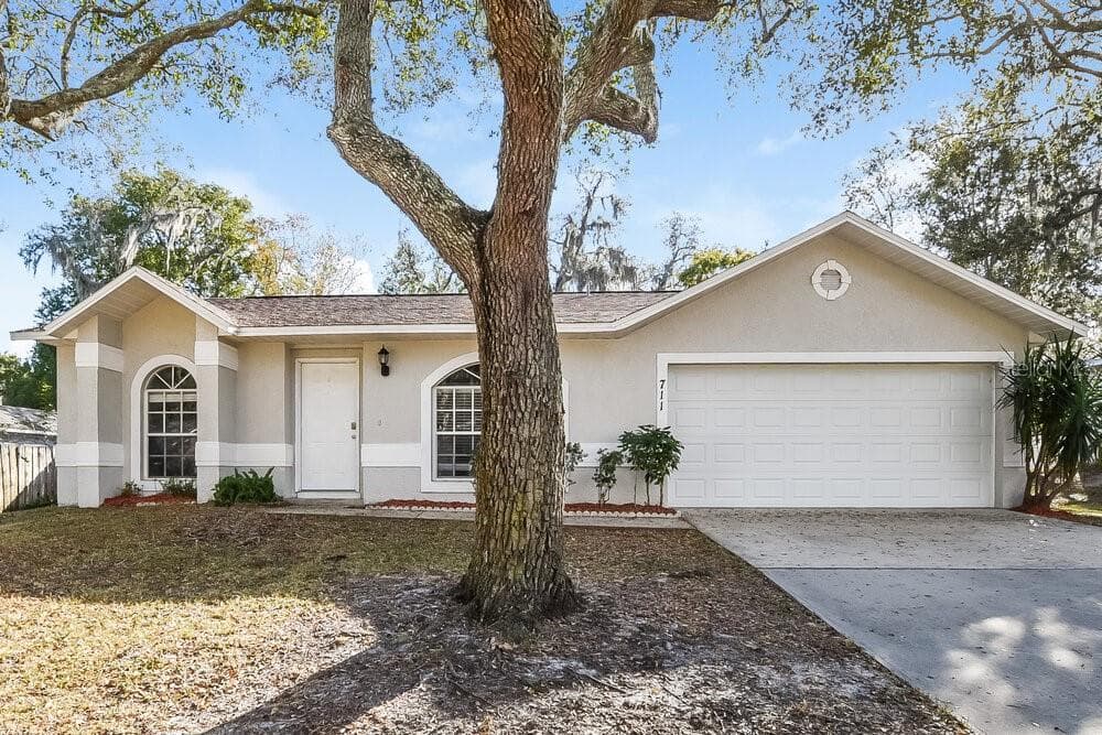 711 SATIN LEAF CIRCLE OCOEE, FL 34761