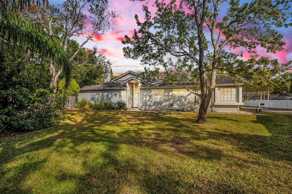 2458 BALBOA COURT CLEARWATER, FL 33761