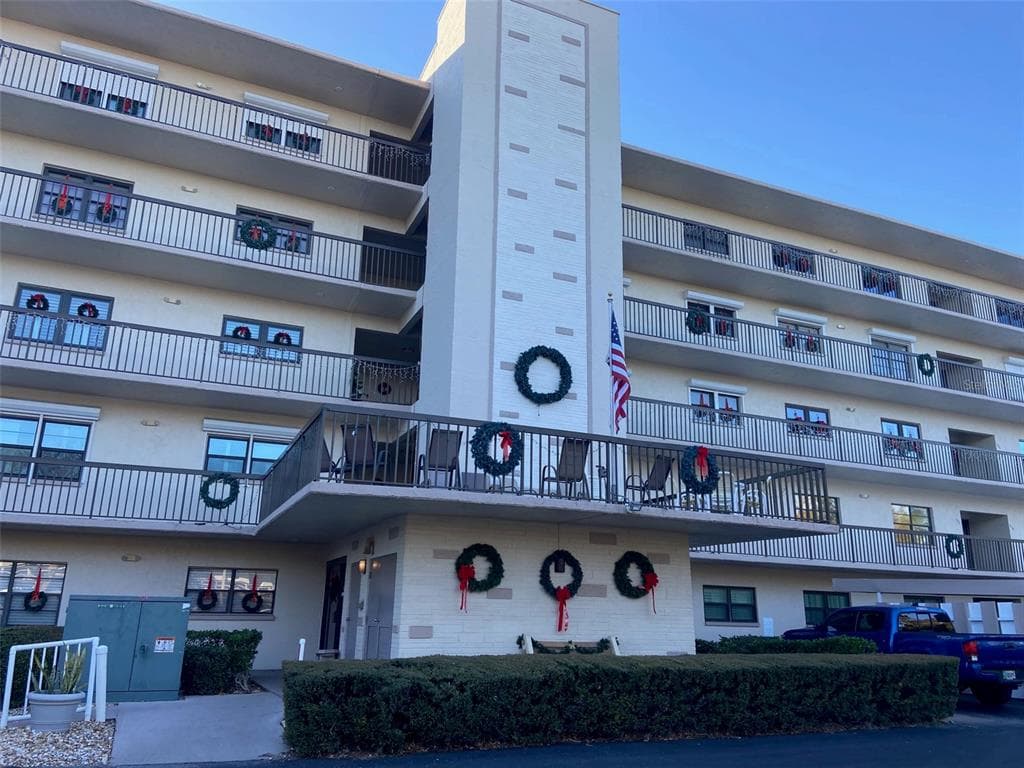 8198 TERRACE GARDEN DRIVE N UNIT 407 ST PETERSBURG, FL 33709