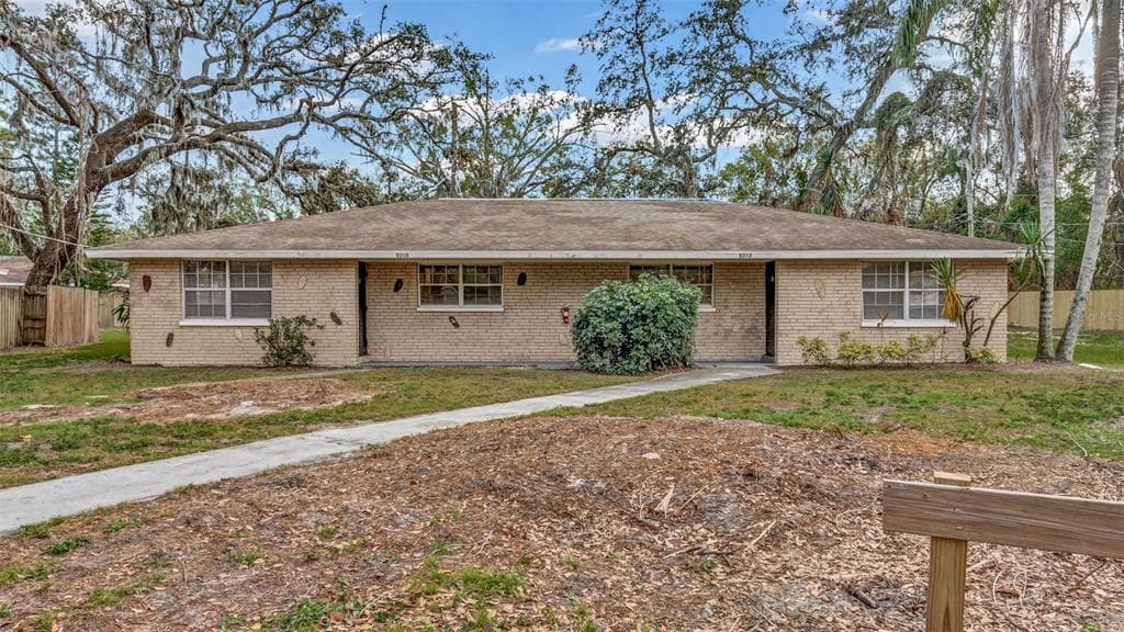 5312 OAKWOOD COURT UNIT 24 TAMPA, FL 33610