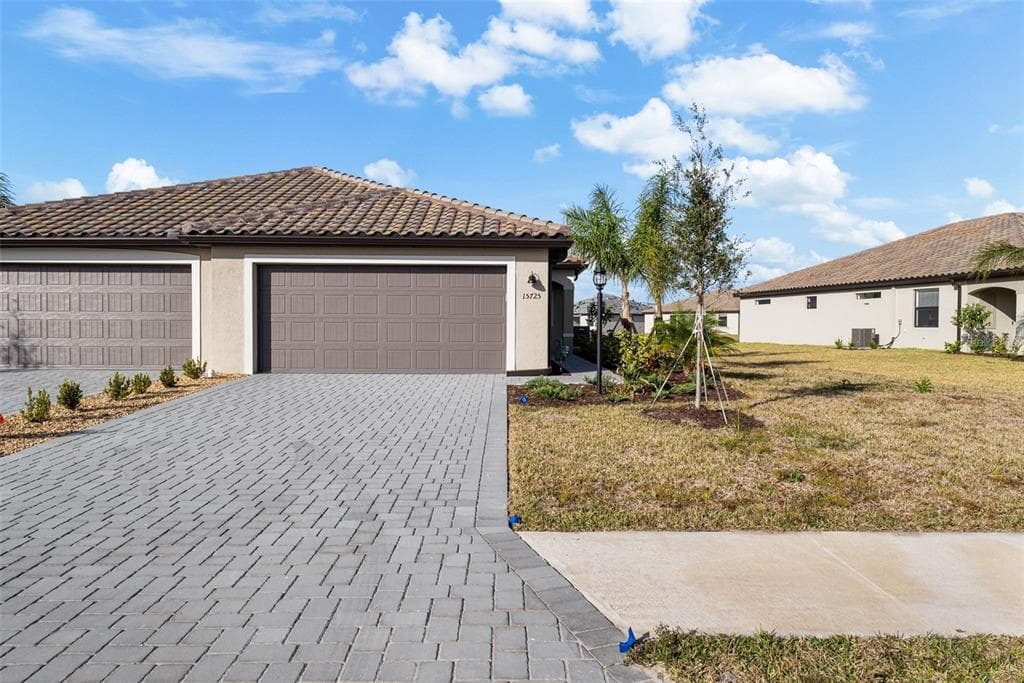 15725 SUNNY DAY DRIVE BRADENTON, FL 34211
