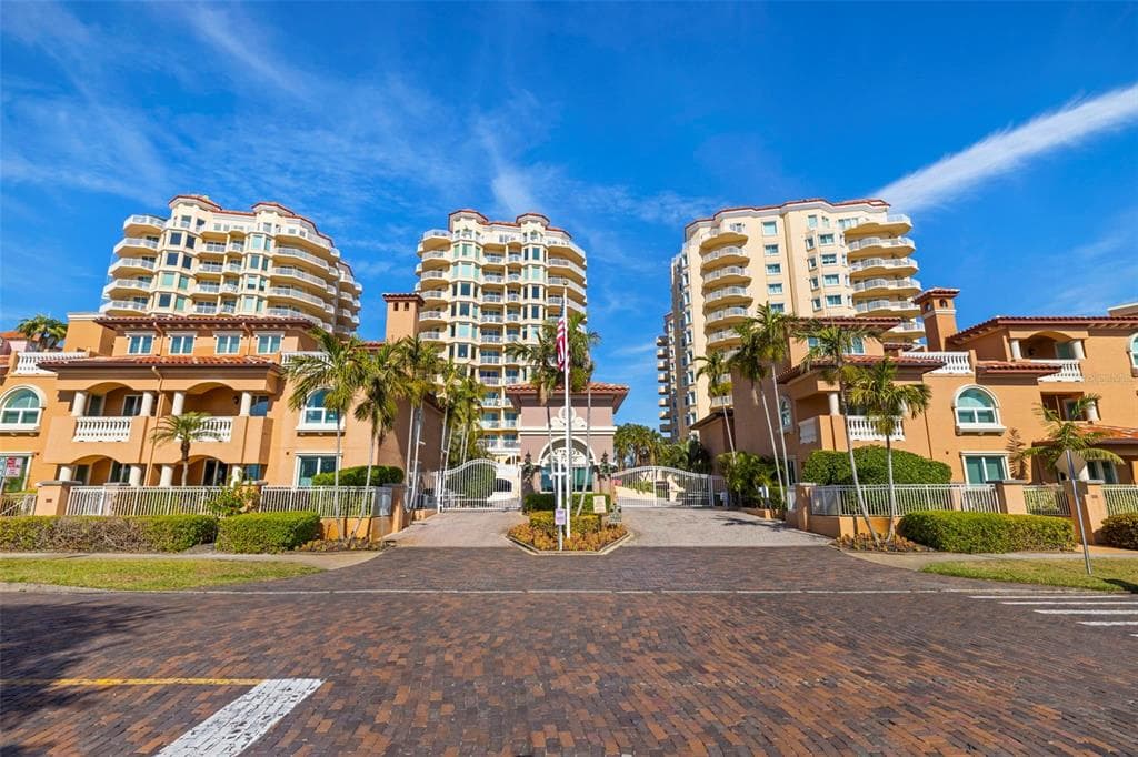 555 5TH AVENUE NE UNIT 621 ST PETERSBURG, FL 33701
