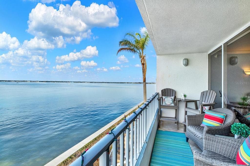 5279 ISLA KEY BOULEVARD S UNIT 215 ST PETERSBURG, FL 33715