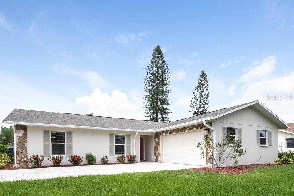 5015 BRANDEIS CIRCLE S SARASOTA, FL 34243