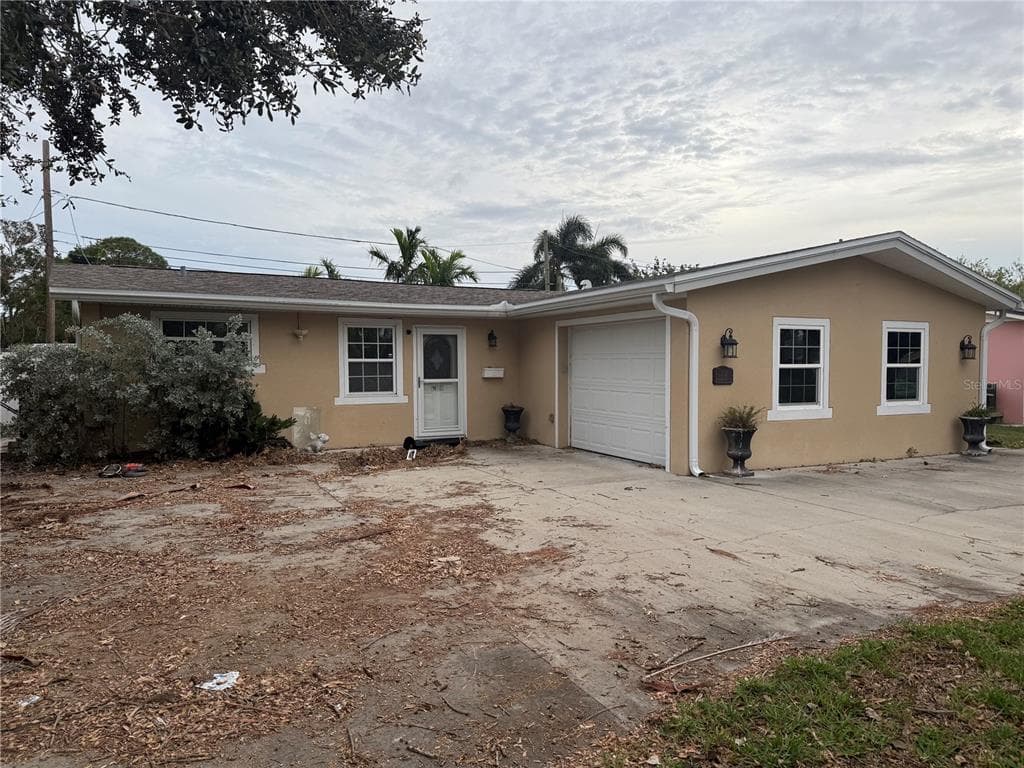 312 TALLAHASSEE DRIVE NE ST PETERSBURG, FL 33702