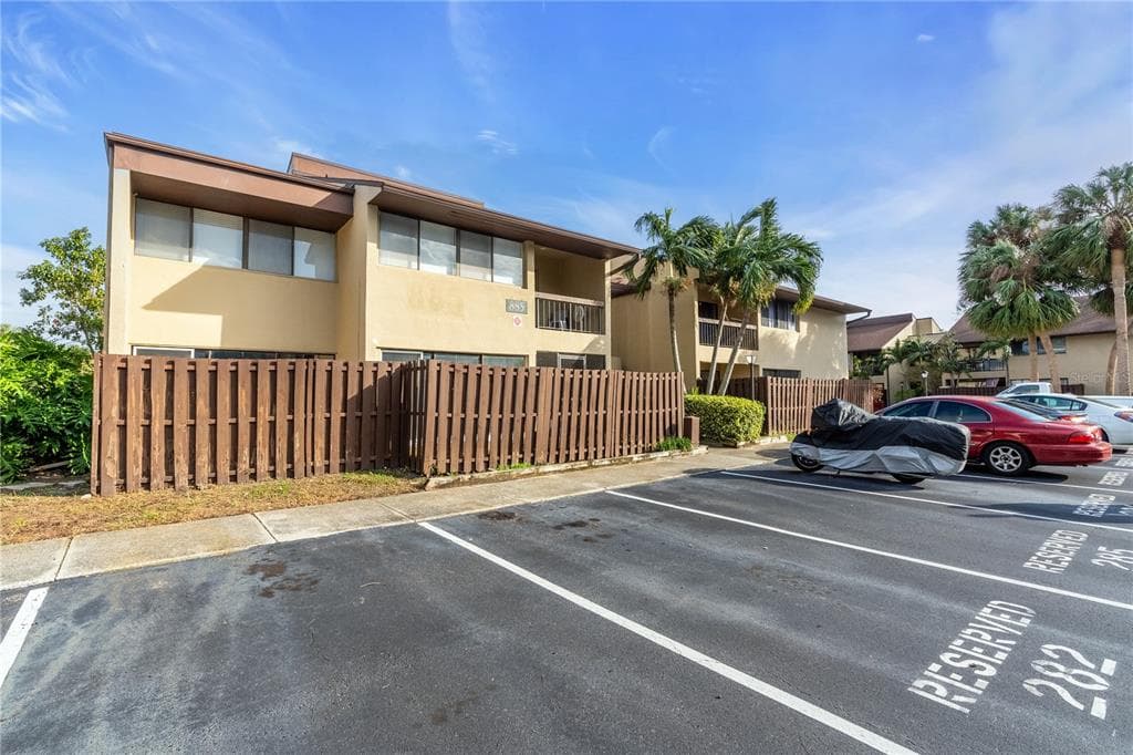 885 N VILLAGE DRIVE N UNIT 204 ST PETERSBURG, FL 33716