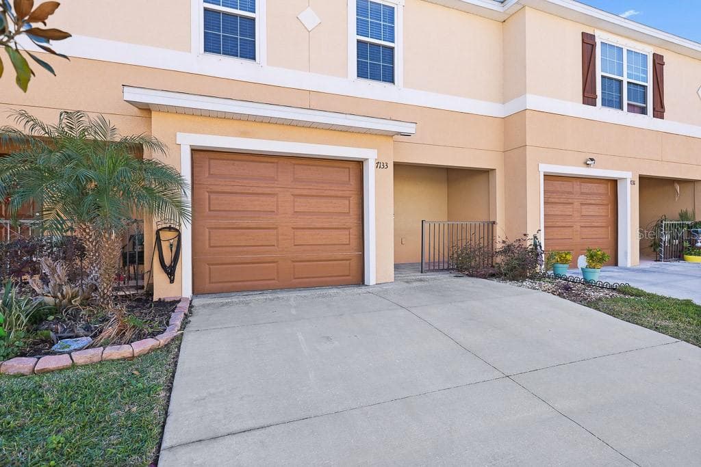 7133 MERLOT SIENNA AVENUE GIBSONTON, FL 33534