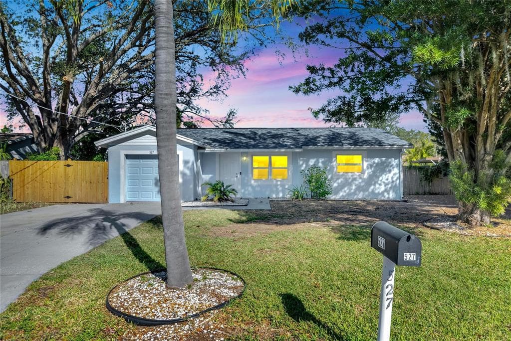 527 FOX RUN TRAIL APOLLO BEACH, FL 33572