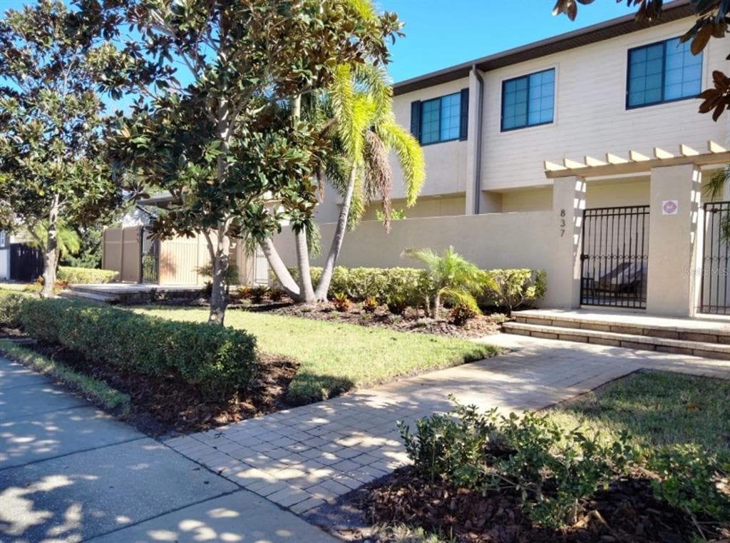 837 HIGHLAND STREET N ST PETERSBURG, FL 33701