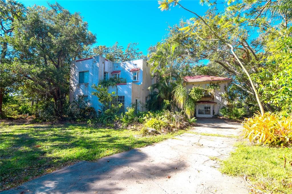 5400 BATES STREET SEMINOLE, FL 33772