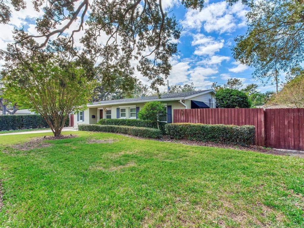 4601 S WOODLYNNE AVENUE TAMPA, FL 33611