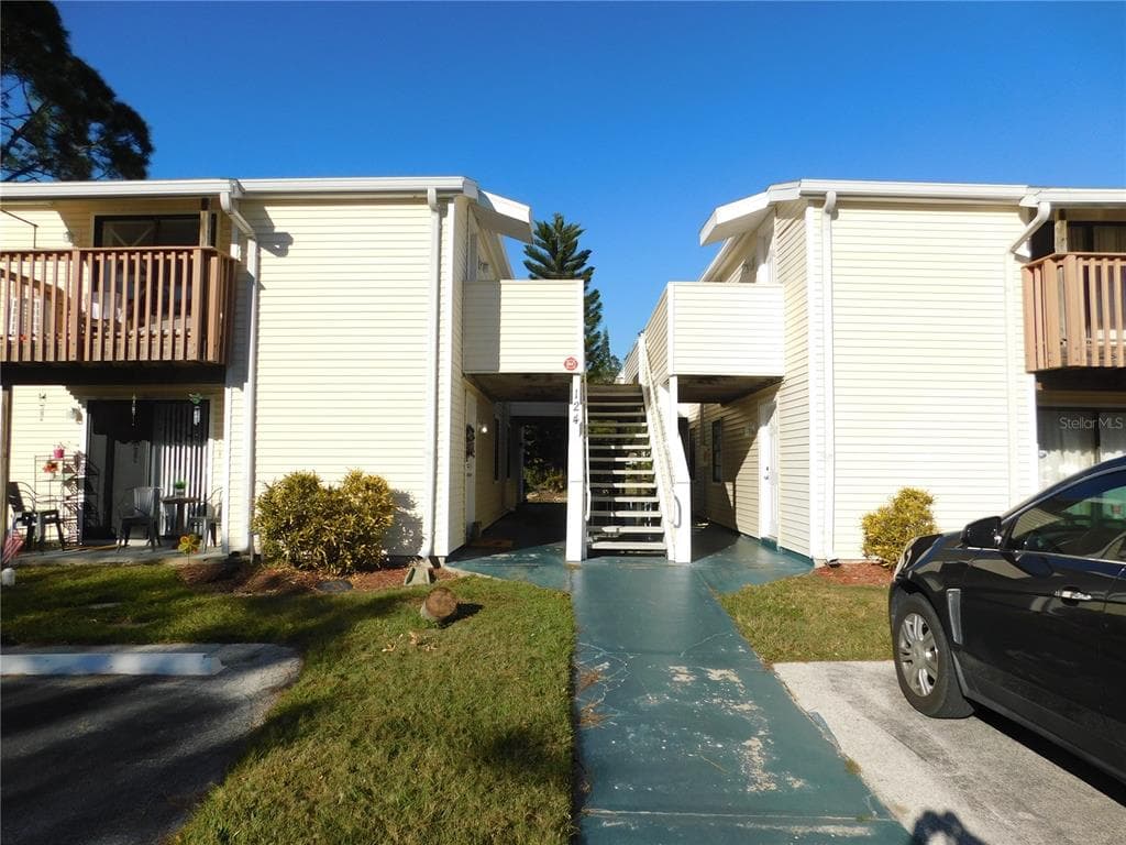 124 LOBLOLLY COURT UNIT C OLDSMAR, FL 34677