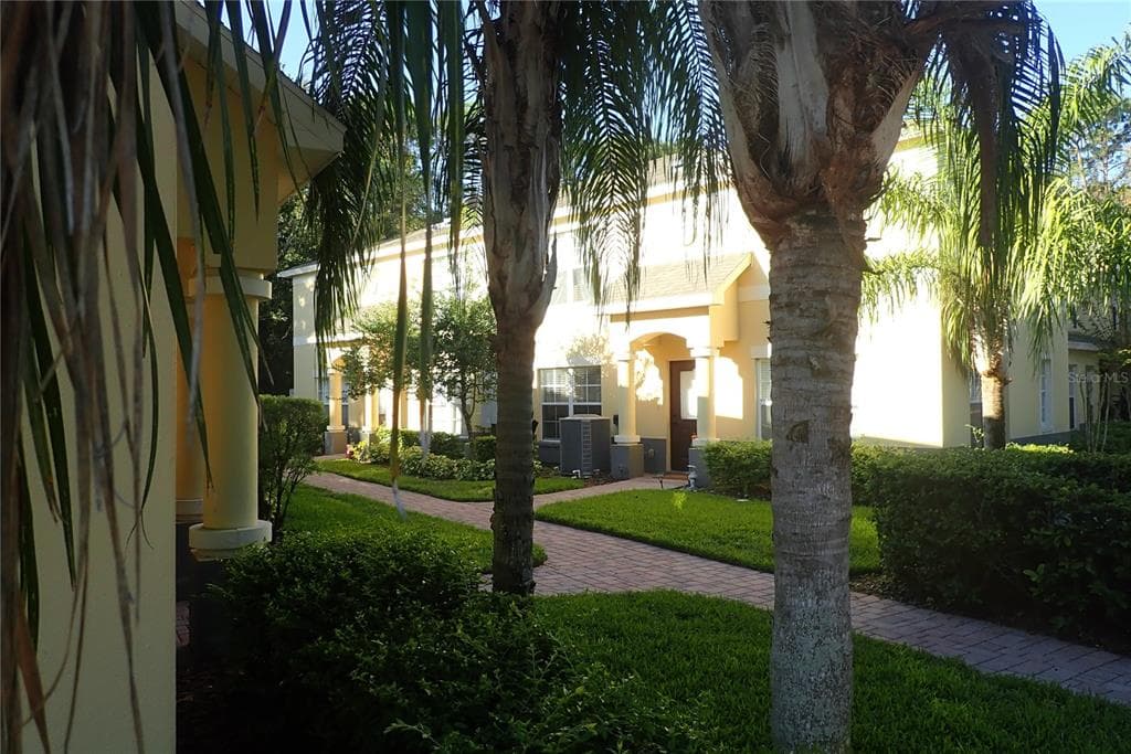 9426 CHARLESBERG DRIVE TAMPA, FL 33635