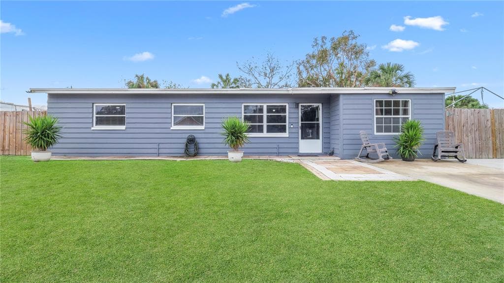 8004 TANGLEWOOD LANE TAMPA, FL 33615
