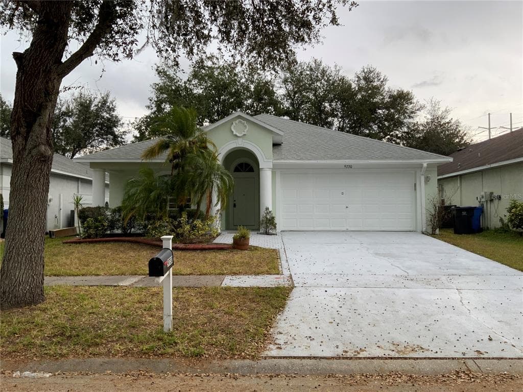 9730 WHITE BARN WAY RIVERVIEW, FL 33569