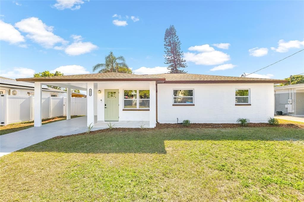 2816 W LAKE AVENUE TAMPA, FL 33607