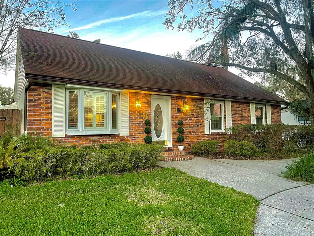 326 FERN CLIFF AVENUE TEMPLE TERRACE, FL 33617