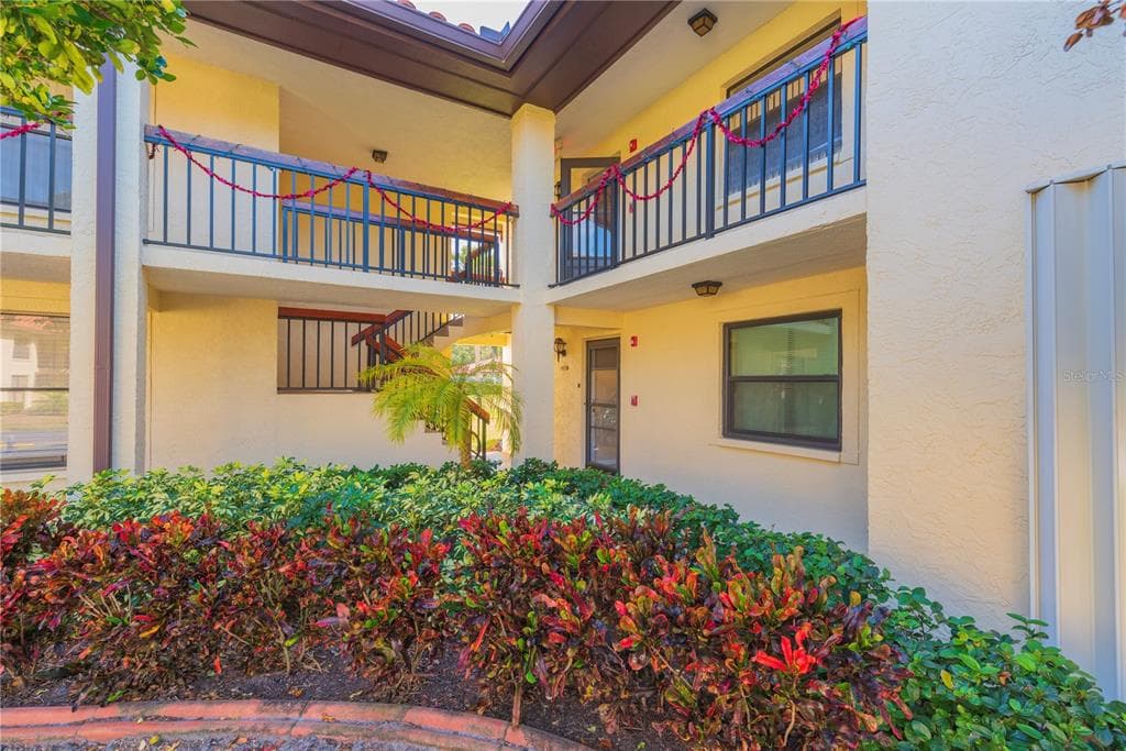 406 HAMMOCK PINE BOULEVARD UNIT 406 CLEARWATER, FL 33761
