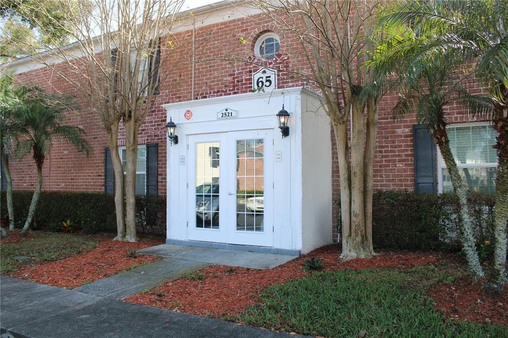 2521 CEDAR CYPRESS COURT UNIT 102 TAMPA, FL 33618