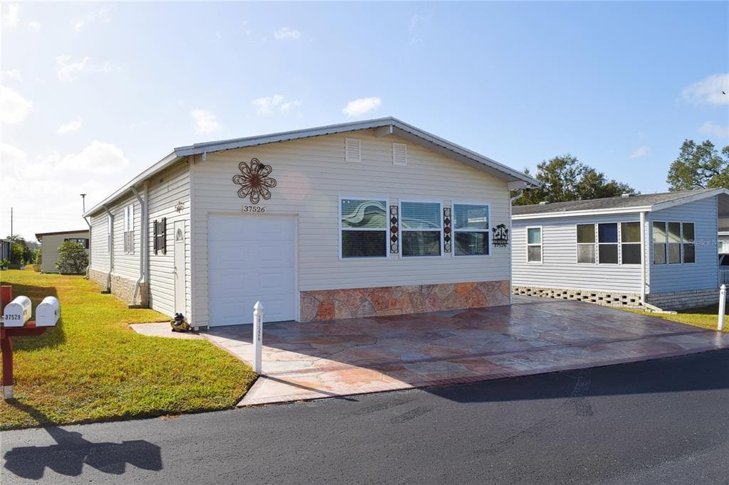 37526 RIO LANE ZEPHYRHILLS, FL 33541